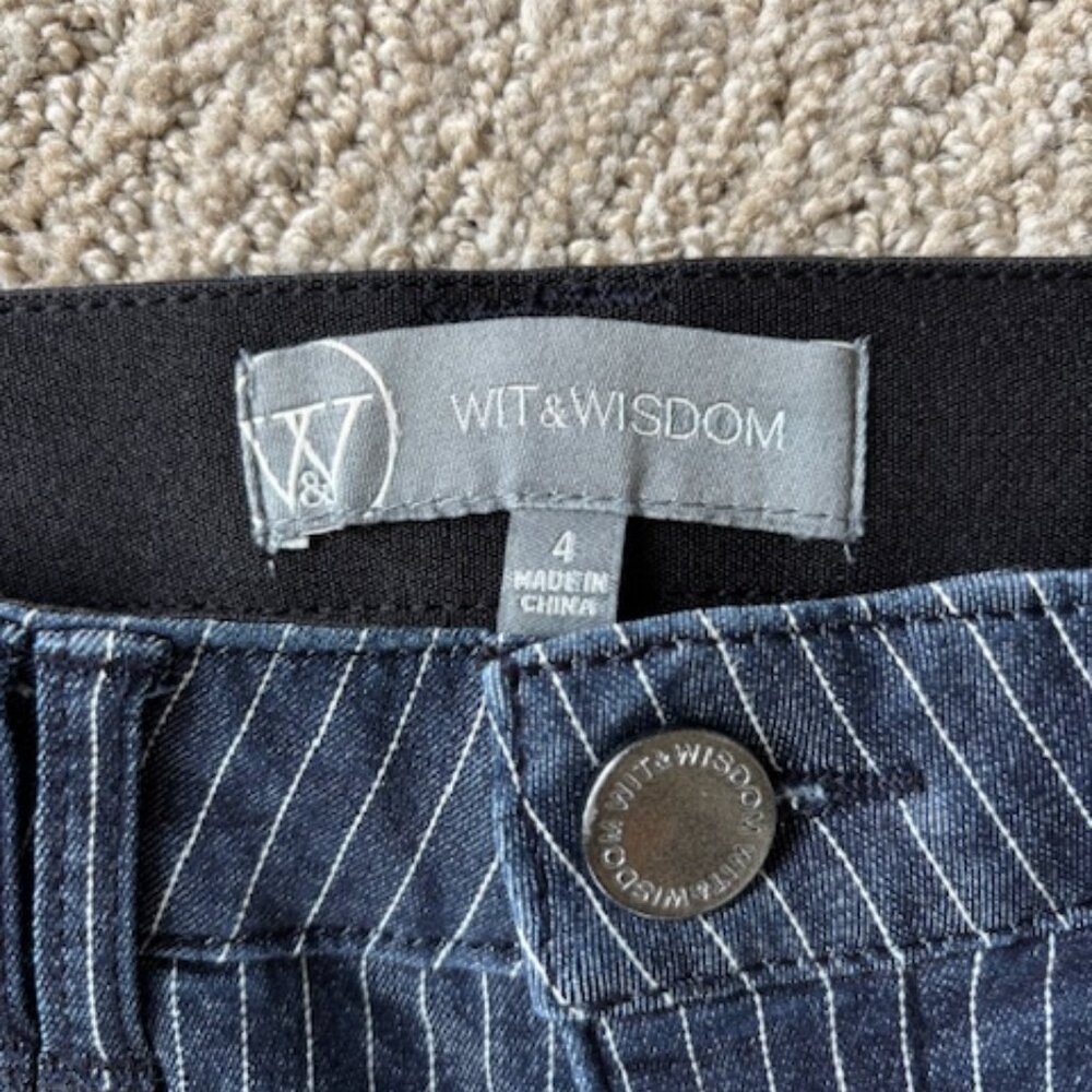 Wit & Wisdom Women's Wide Leg Jeans with White Pinstripe in Perfect Condition - Picture 3 of 3